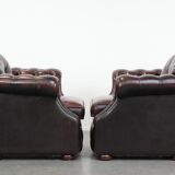 Set of two marbled cowhide leather Chesterfield armchairs in English style