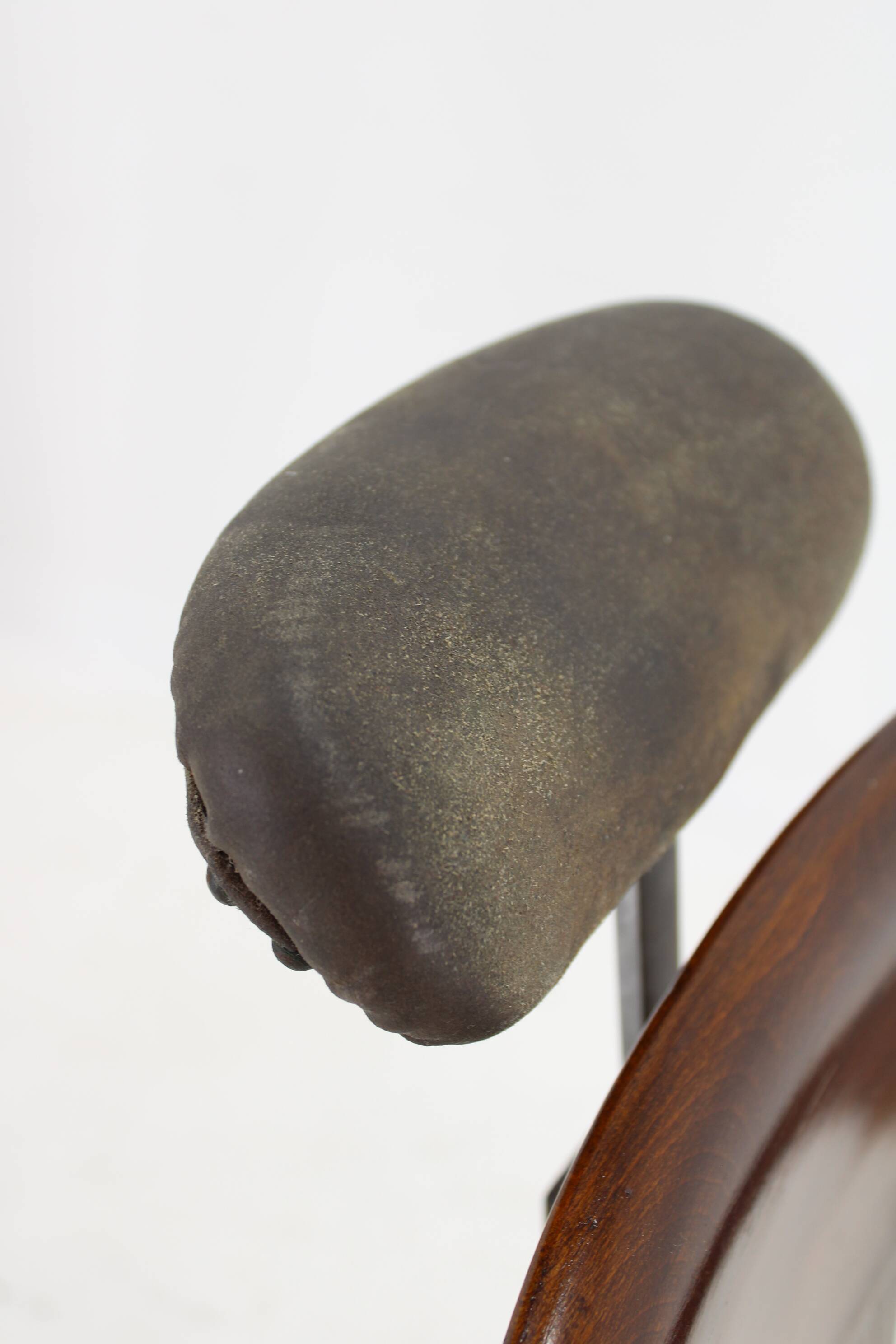 Chaise de barbier pivotante en hêtre restaurée des années 1920, Tchécoslovaquie