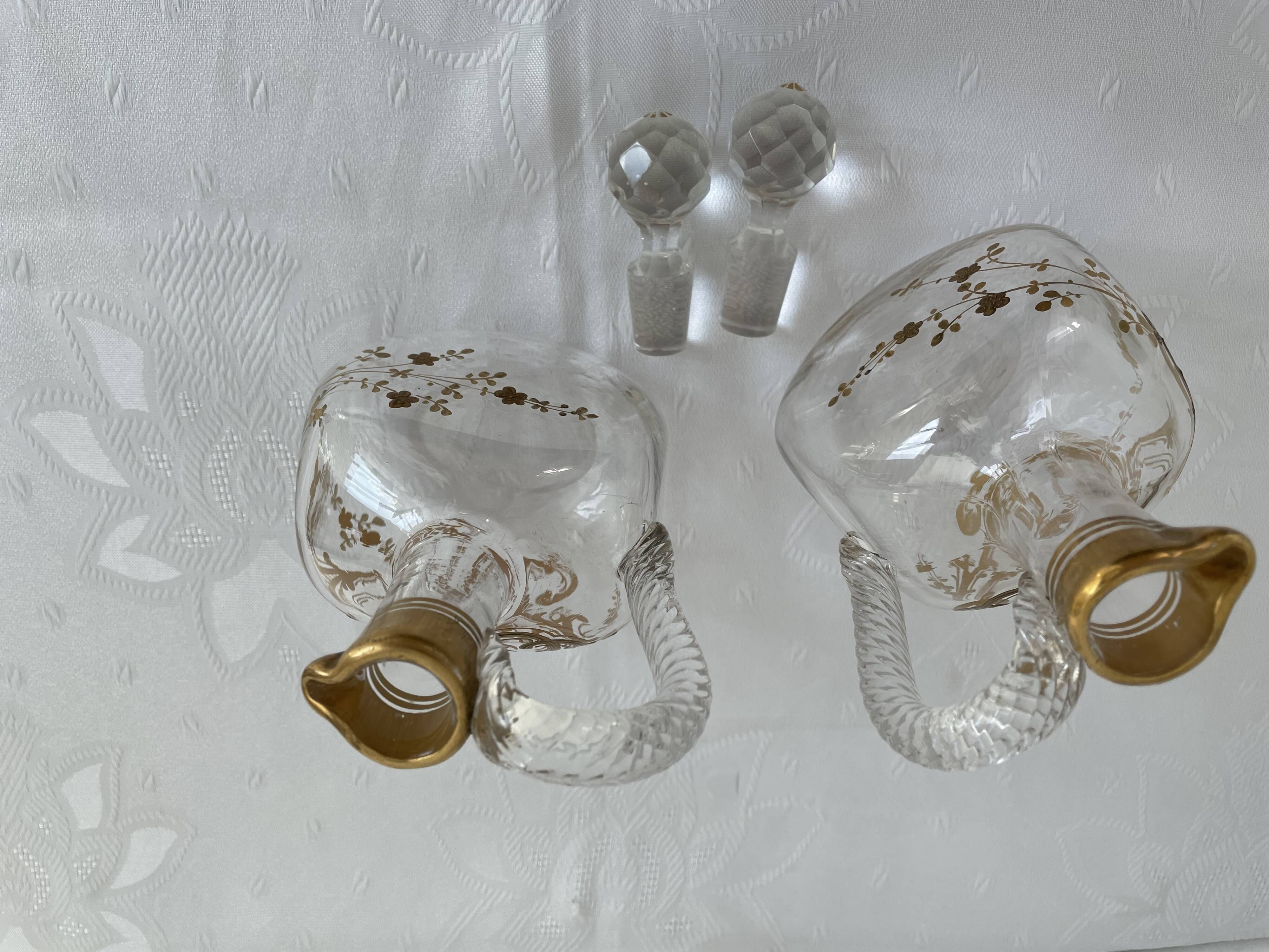 Paire de carafes Cristallerie Baccarat cristal blanc peint à l'or fin, Art Nouveau, 1900