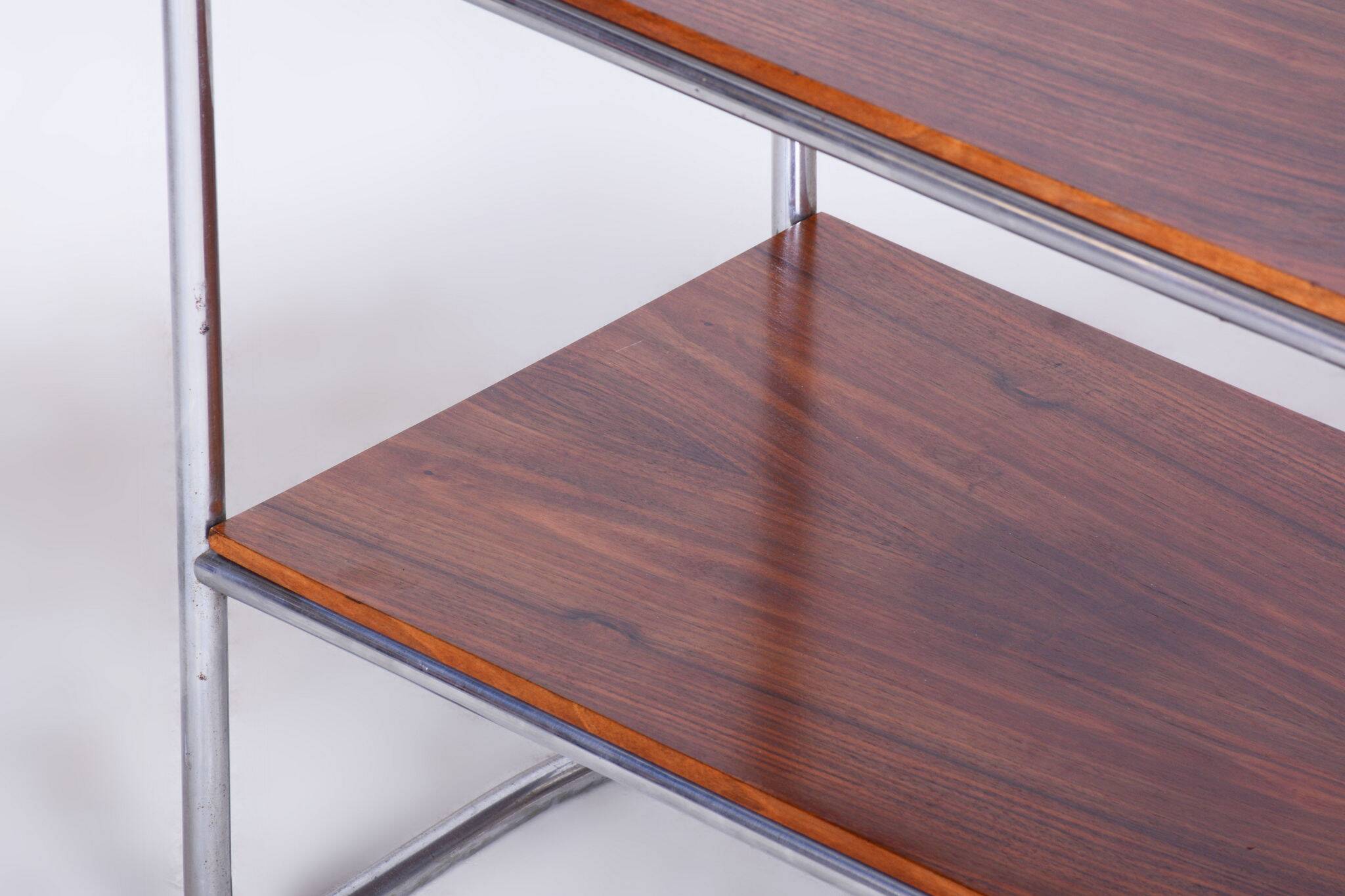 Table d'appoint Bauhaus restaurée, noyer, acier chromé, tchèque, années 1930