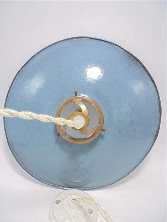 Enamelled sheet metal suspension