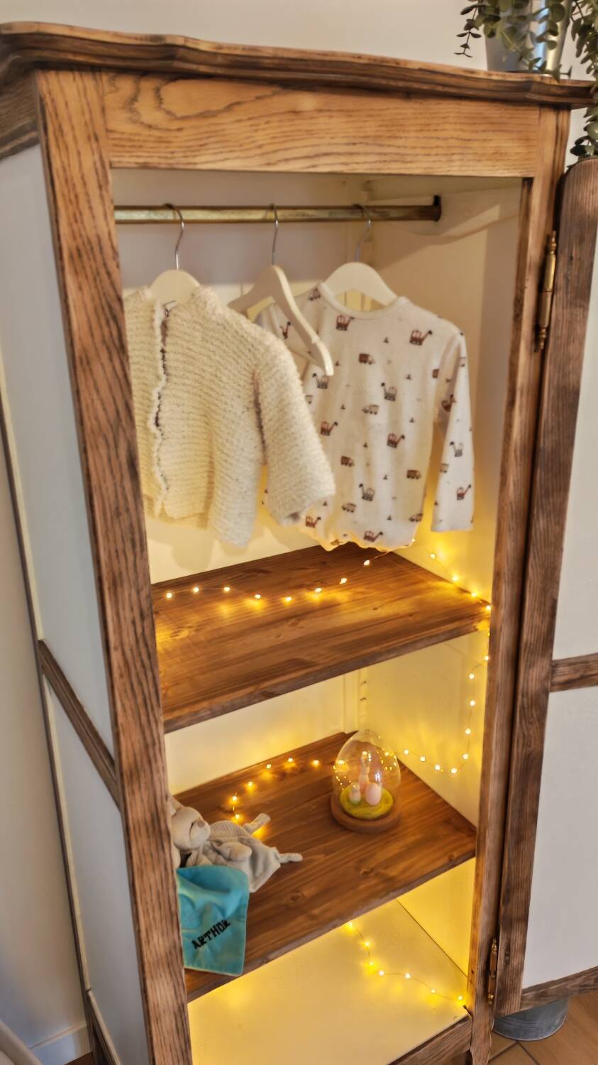 Renovated wooden bonnetière