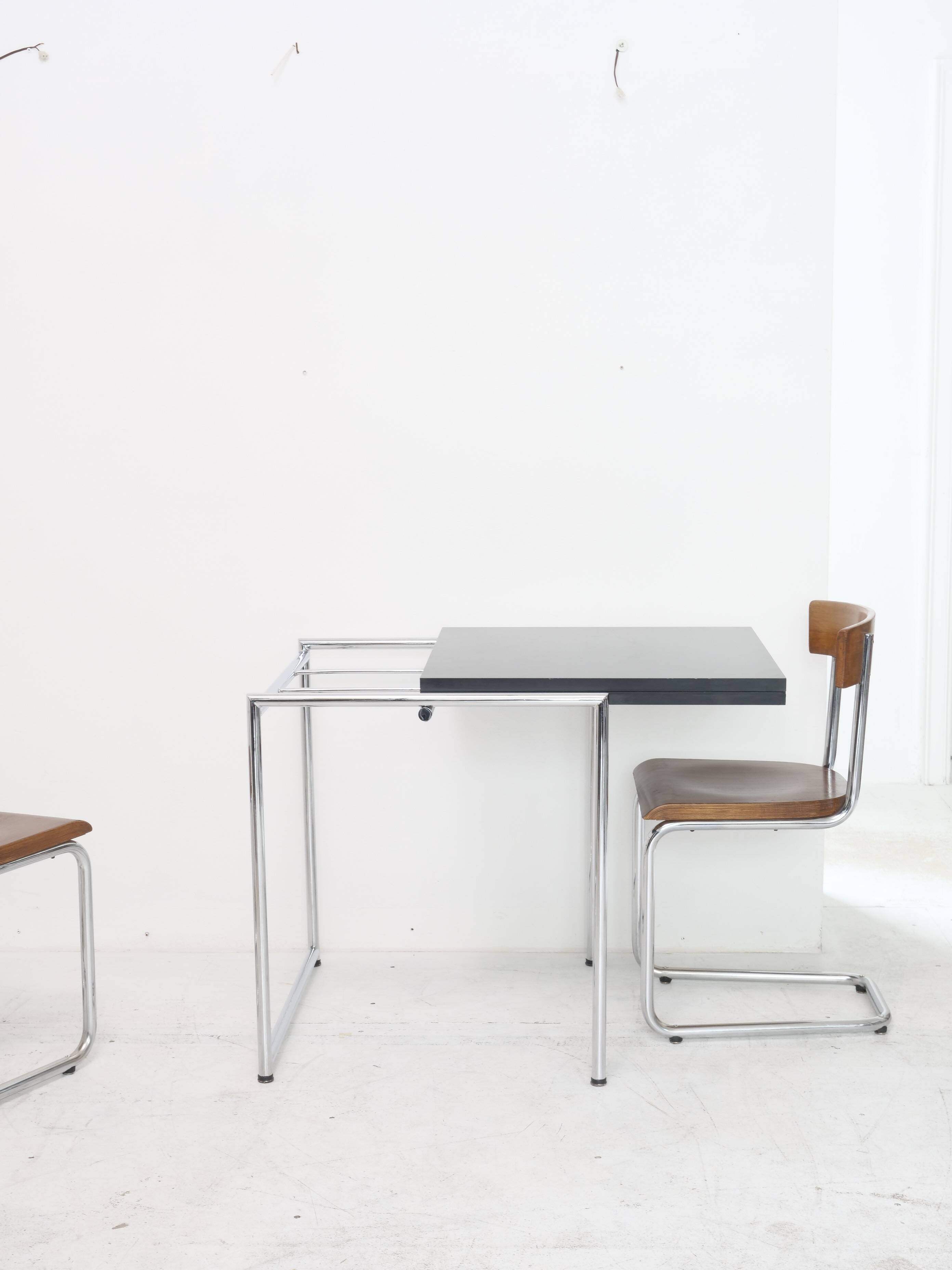 Bauhaus design table model Jean by Eileen Gray