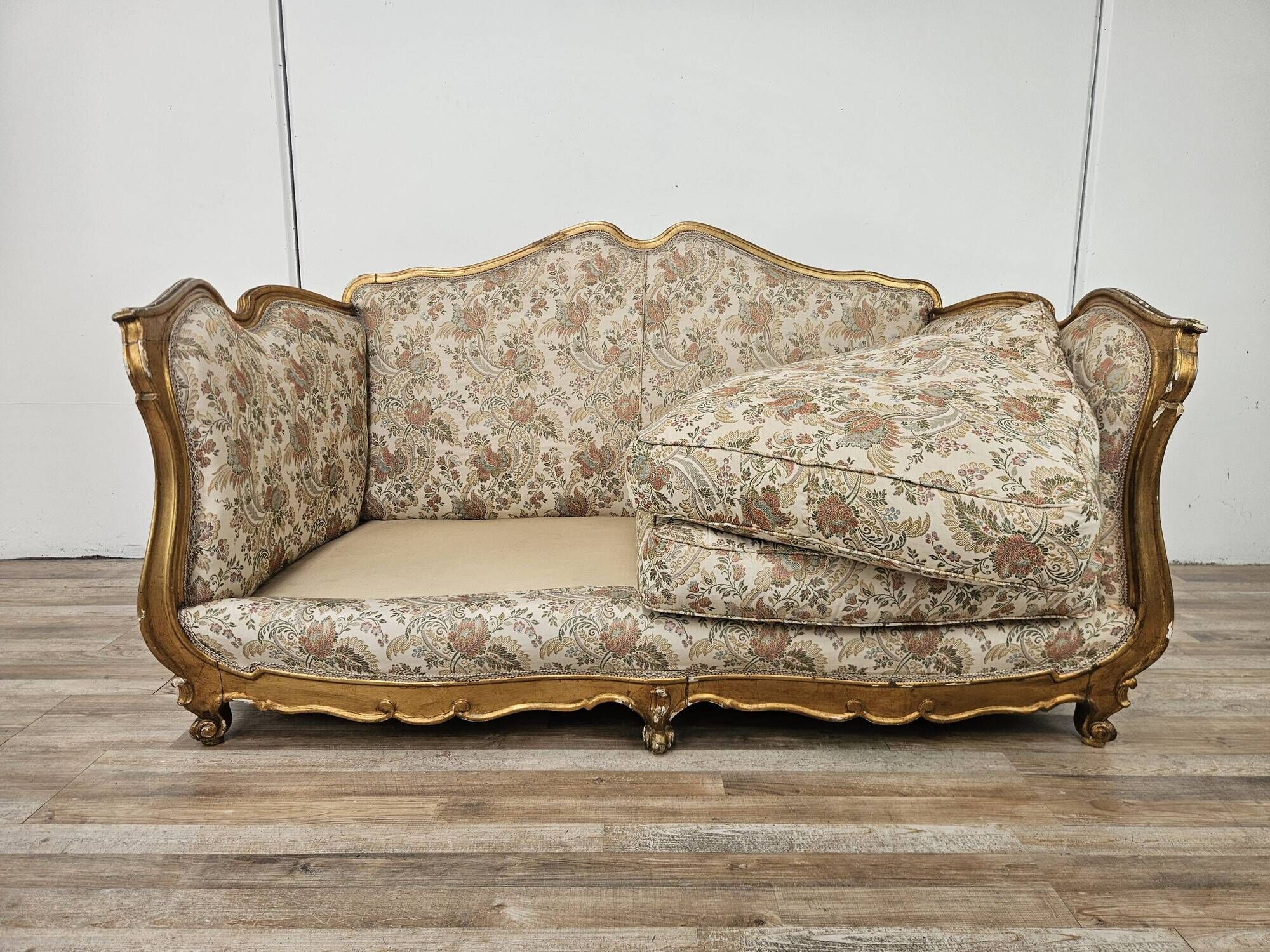 20th Century Italian Baroque Style Sofa in Carved and Gilded Wood