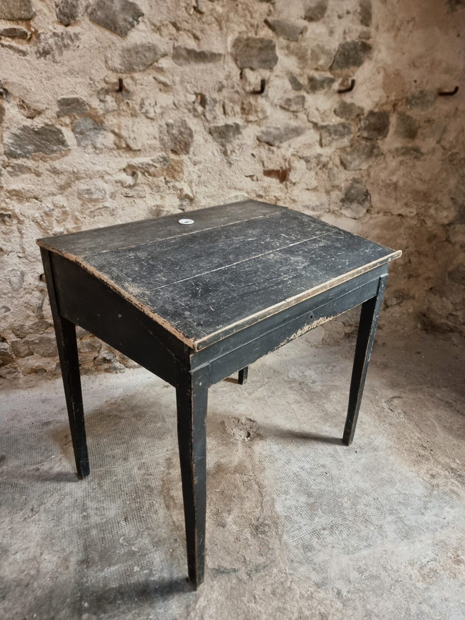 Bureau d'école français ancien, bureau d'écriture noir, bureau à abattant, vers 1900