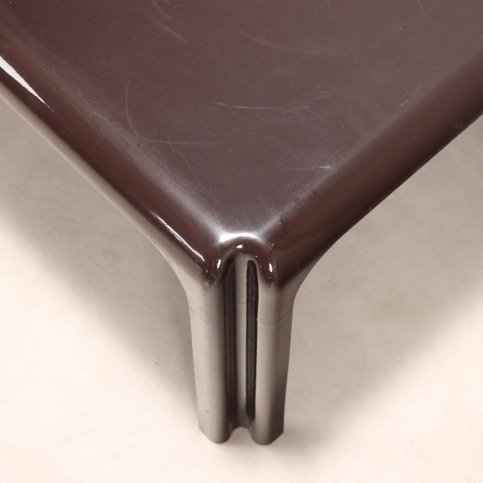 'Arcadia' coffee table Artemide - Design by Vico Magistretti