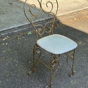 Vintage heart chair from the 1950s Hollywood Regency in gold metal.