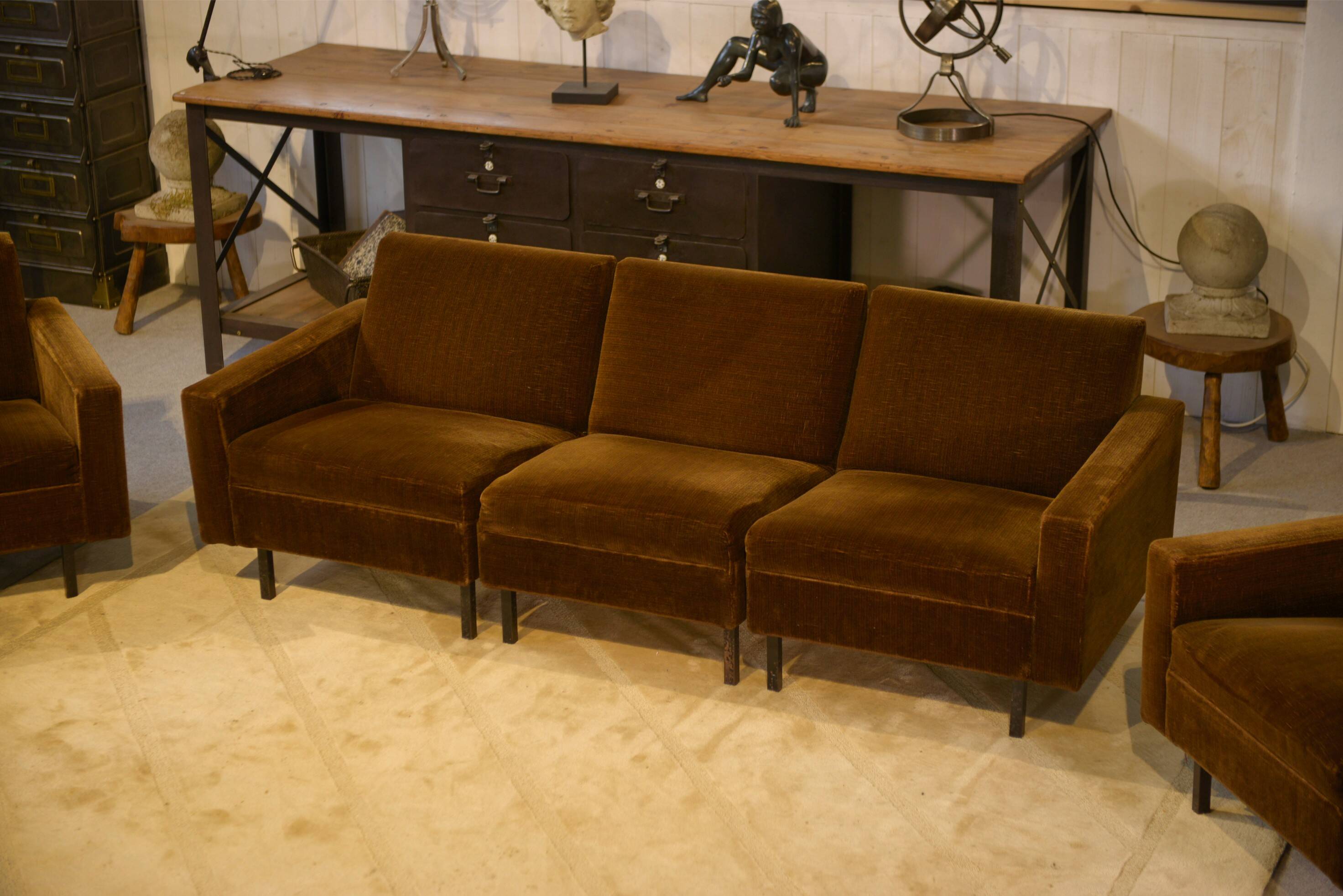 Ensemble canapé et 2 fauteuils en velours marron 1960’s