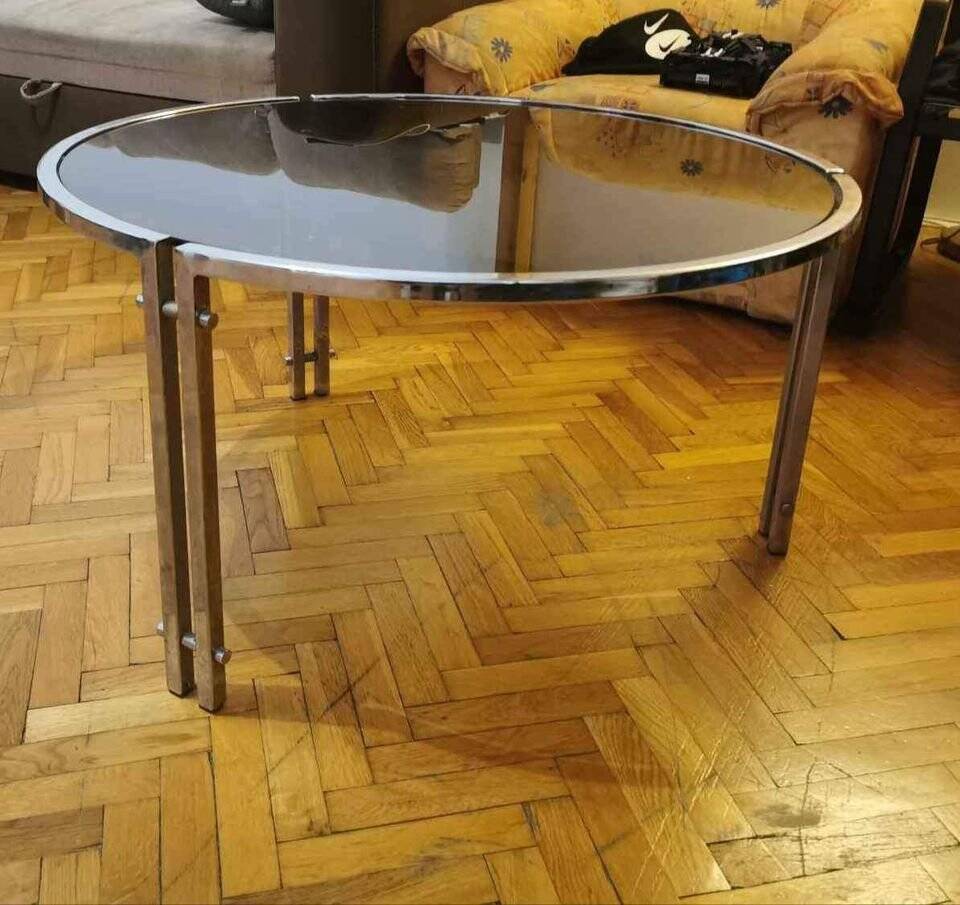 Mid-century round coffee table in silver chrome with a glass top — 1960s