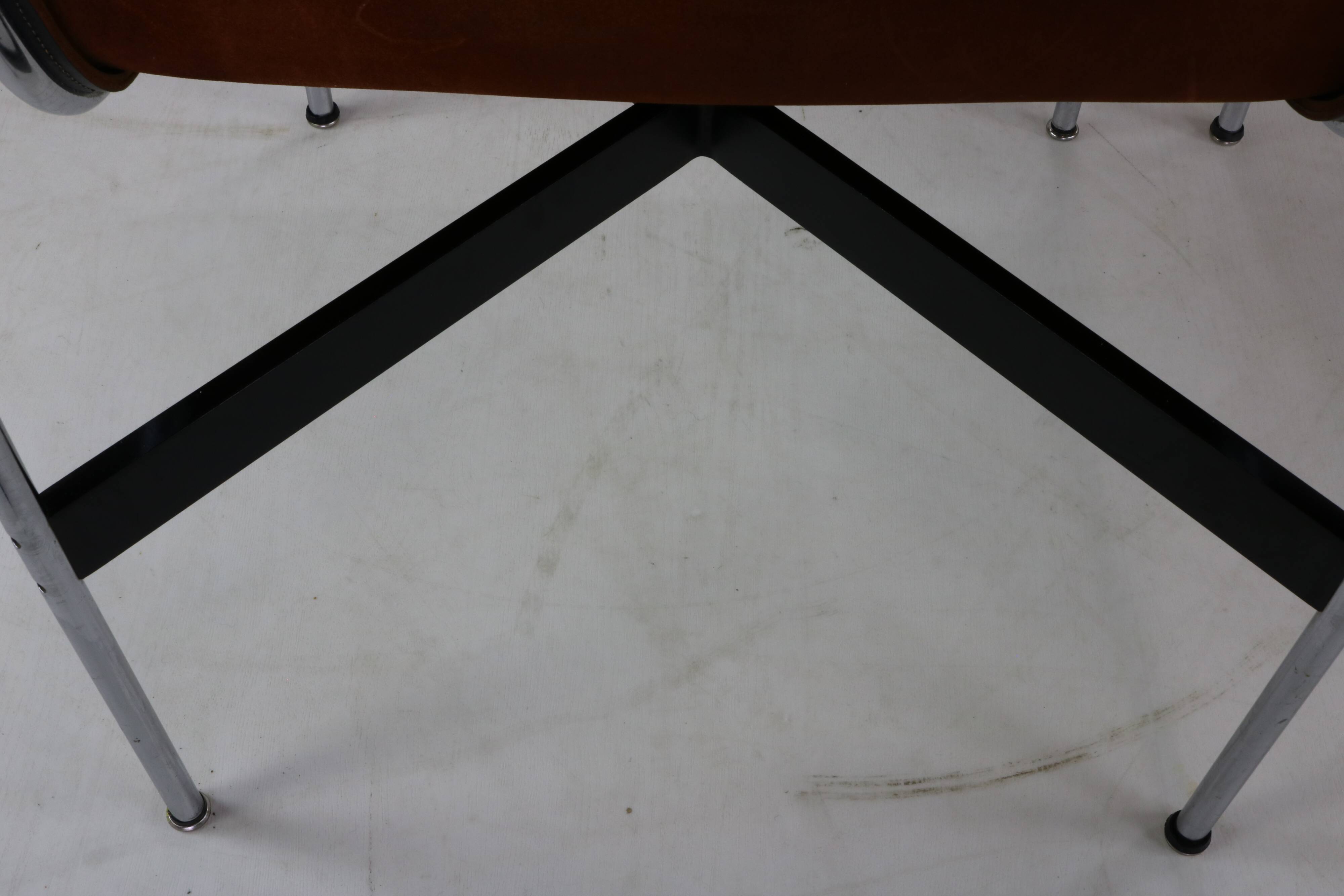 Un ensemble de deux chaises longues