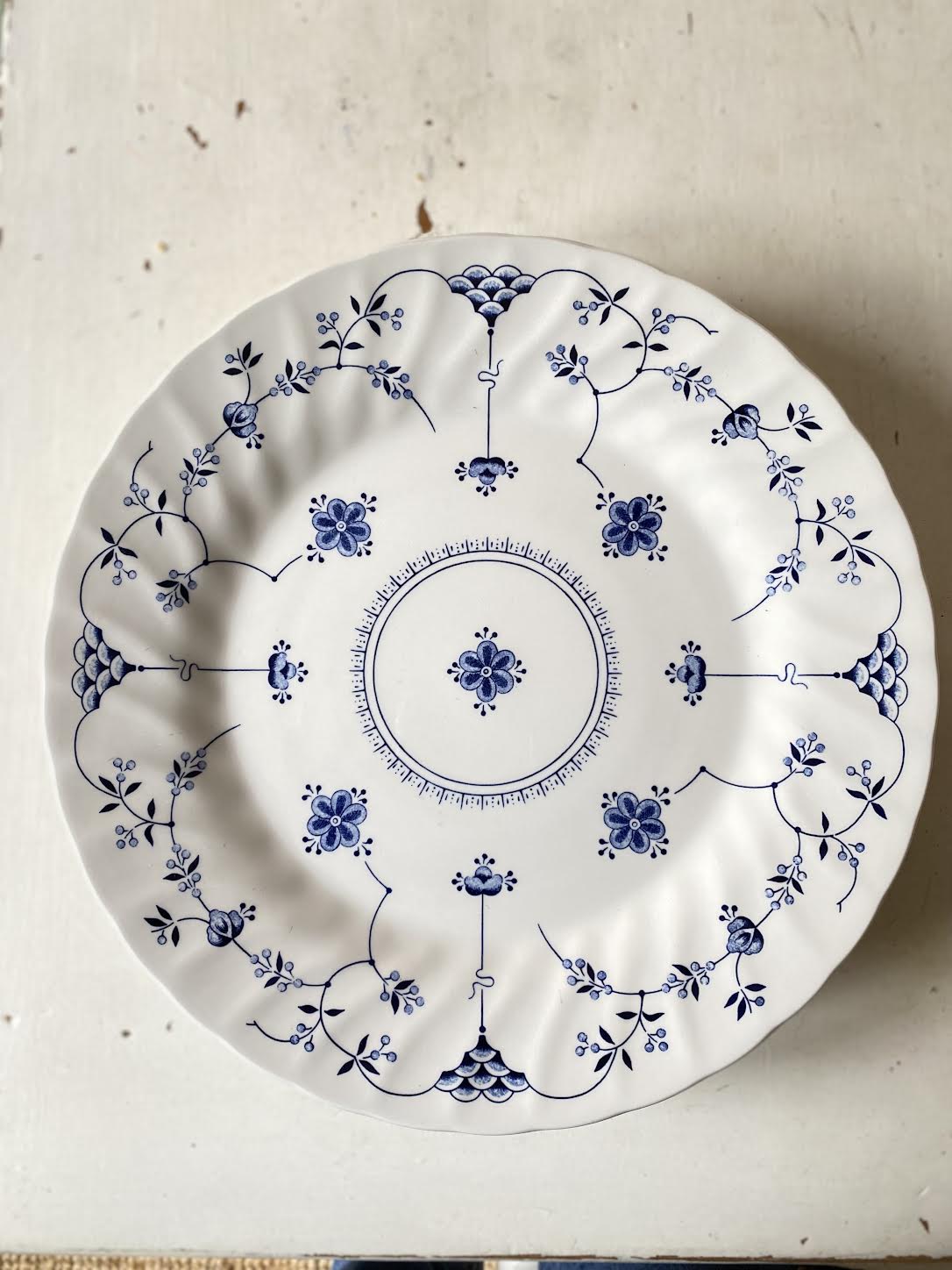 Set of 6 English plates