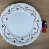 Set of 4 flat porcelain plates