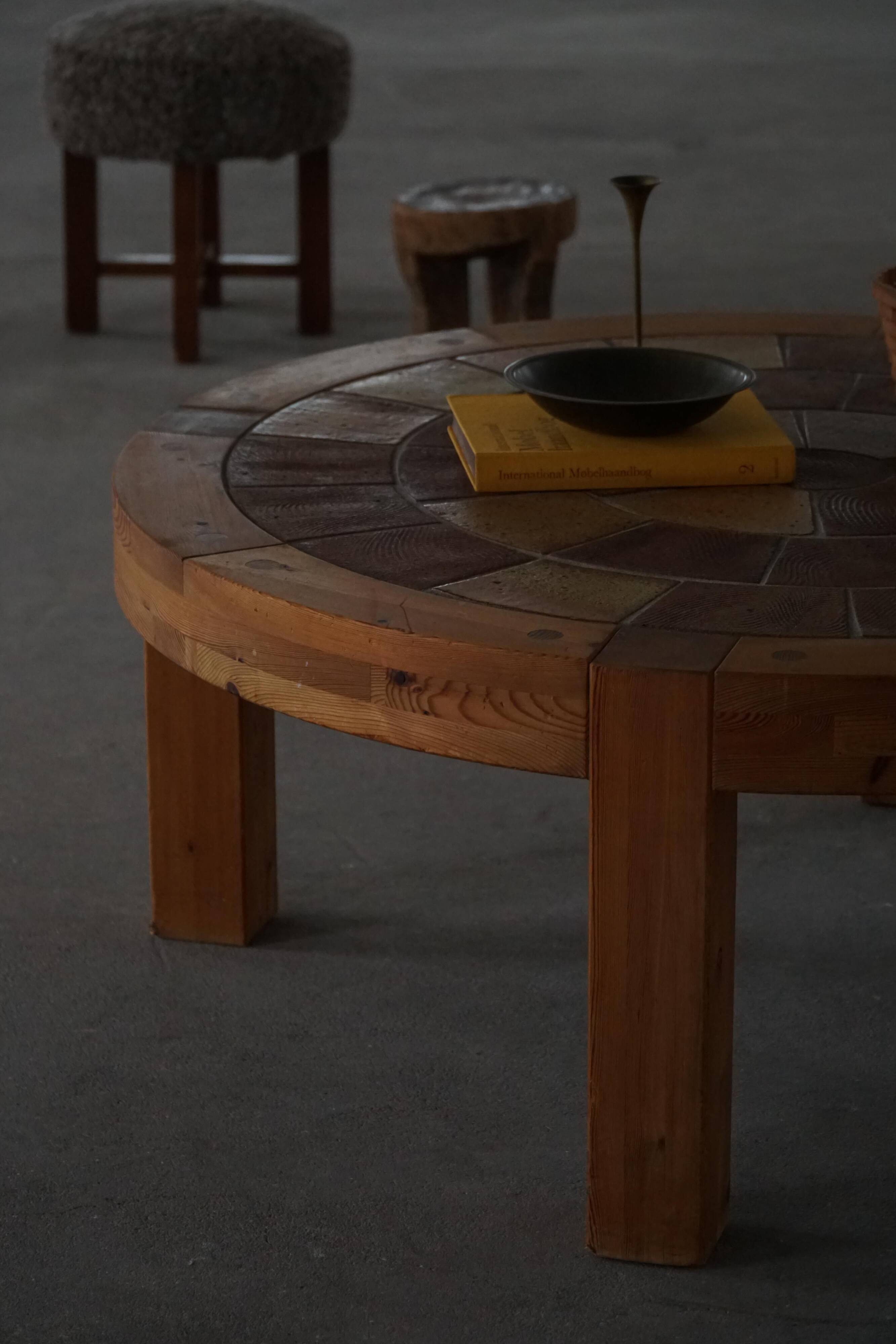Sallingboe, Design/One, Large round coffee table in pine and ceramic, 1970
