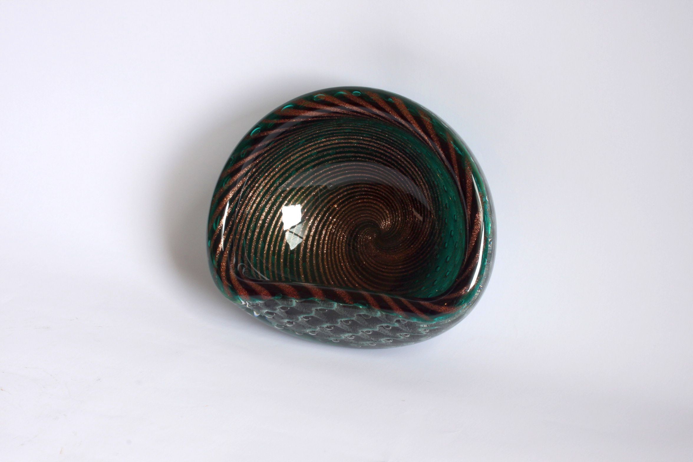Gold flecked green bullicante and filigrana bowl, Murano 1950.