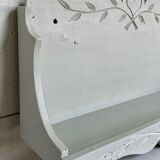 Scalloped wooden shelf