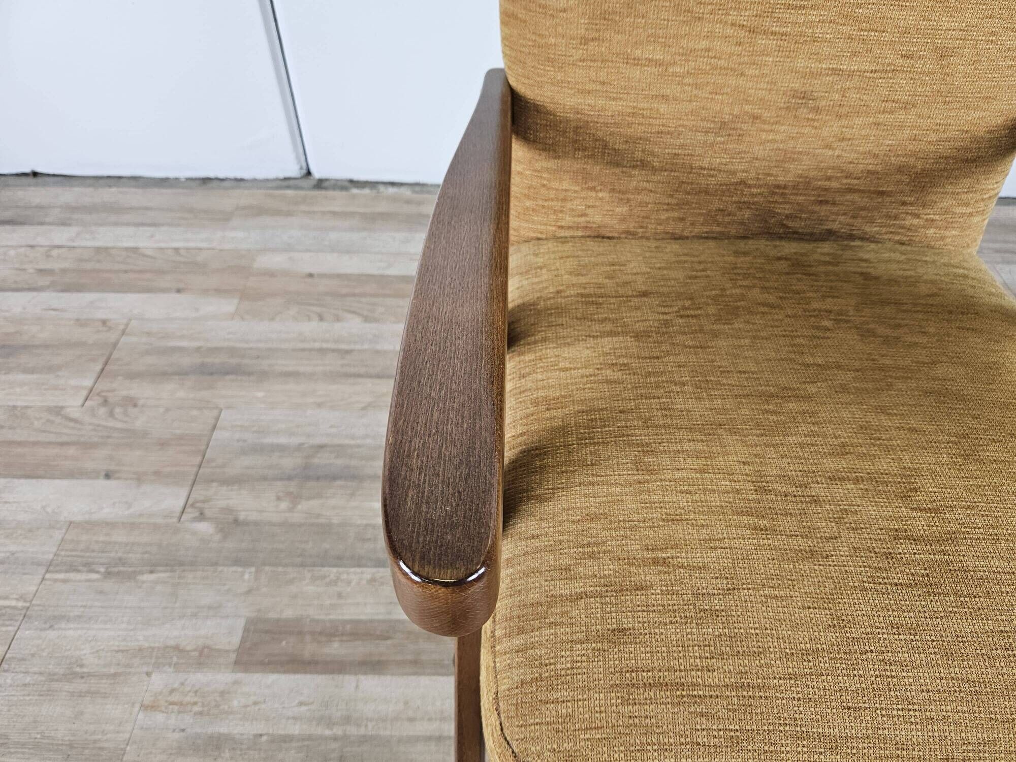 Fauteuil inclinable en bois et tissu des années 70