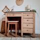Bureau ancien en bois plateau vert et tiroirs