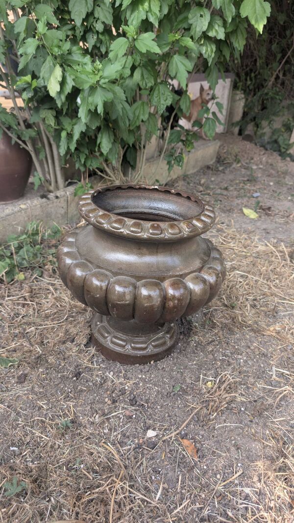 Vase médicis à godrons en fonte par alfred corneau à charleville xixème