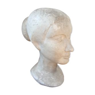 Platre jeune femme au chignon