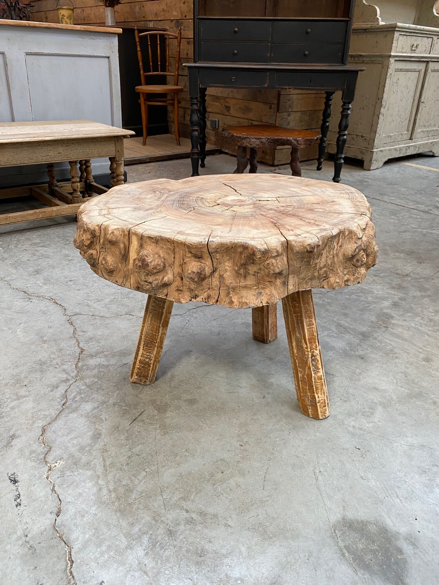 Set de 3 tables basses brutalistes