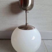 Plafonnier en opaline et métal chromé