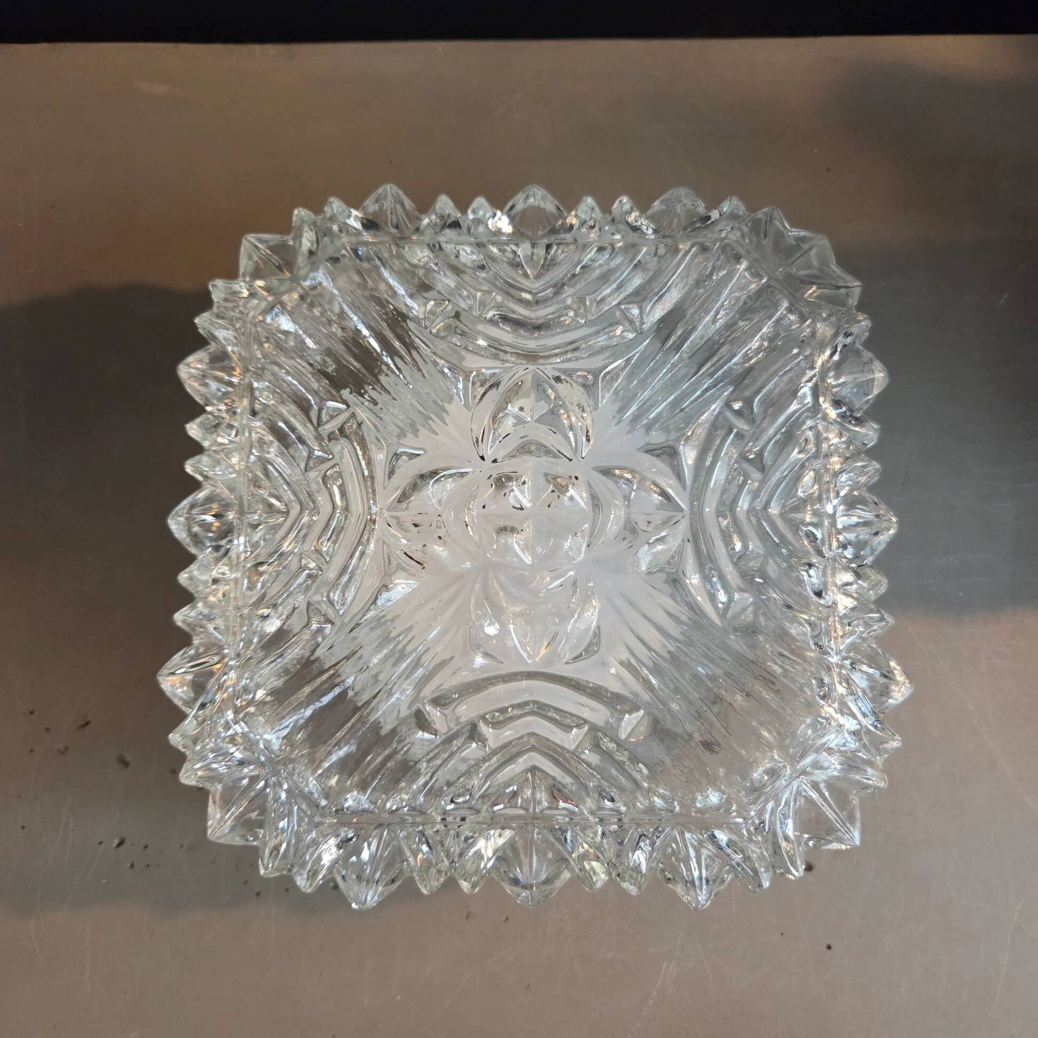 Plafonnier ou applique en verre moulé