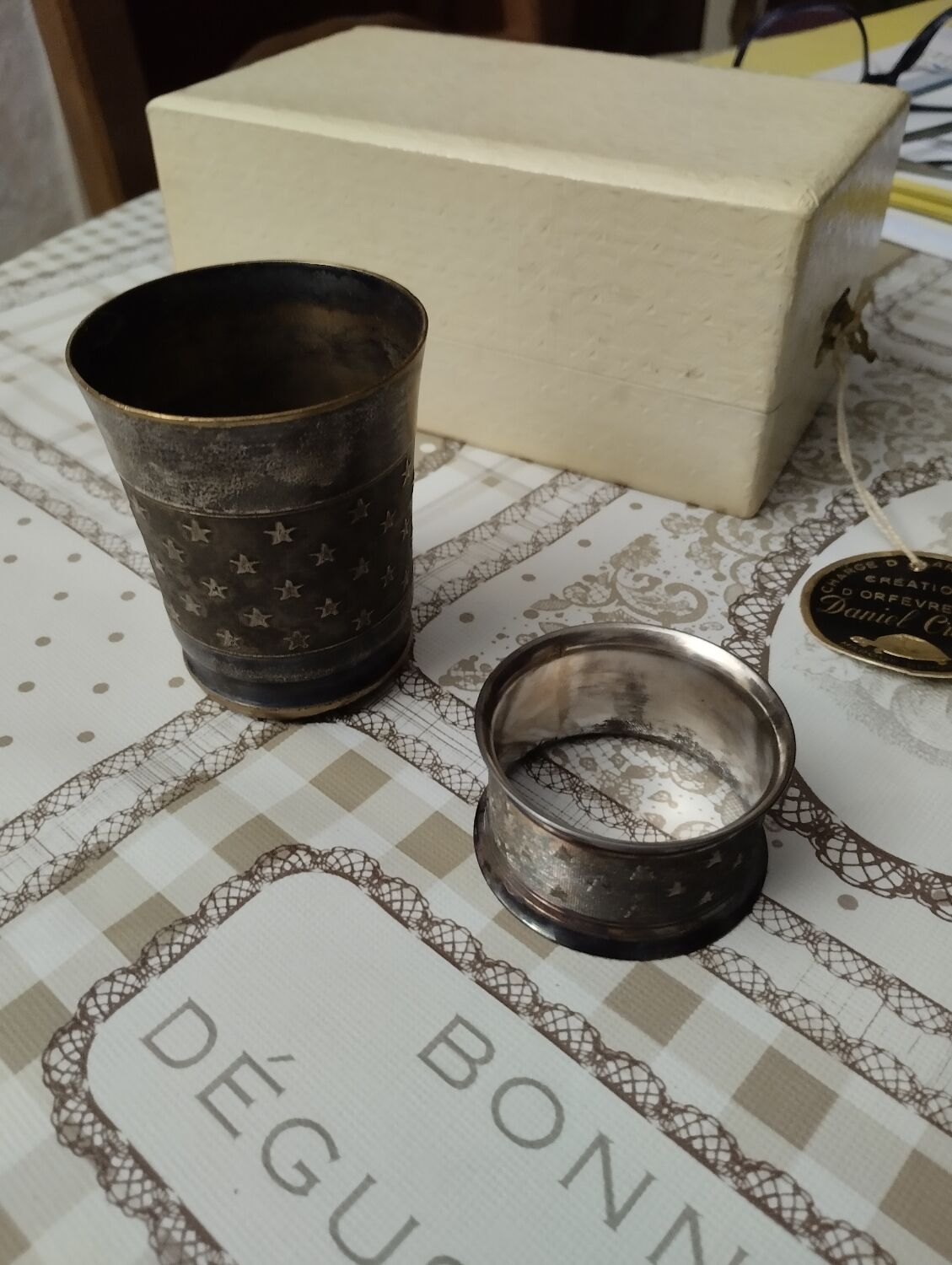 Timpani and old napkin ring in original ca boit - Daniel Cregut