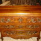 Commode dite "Tombeau" époque Régence de la fin du XVII siècle en merisier massif