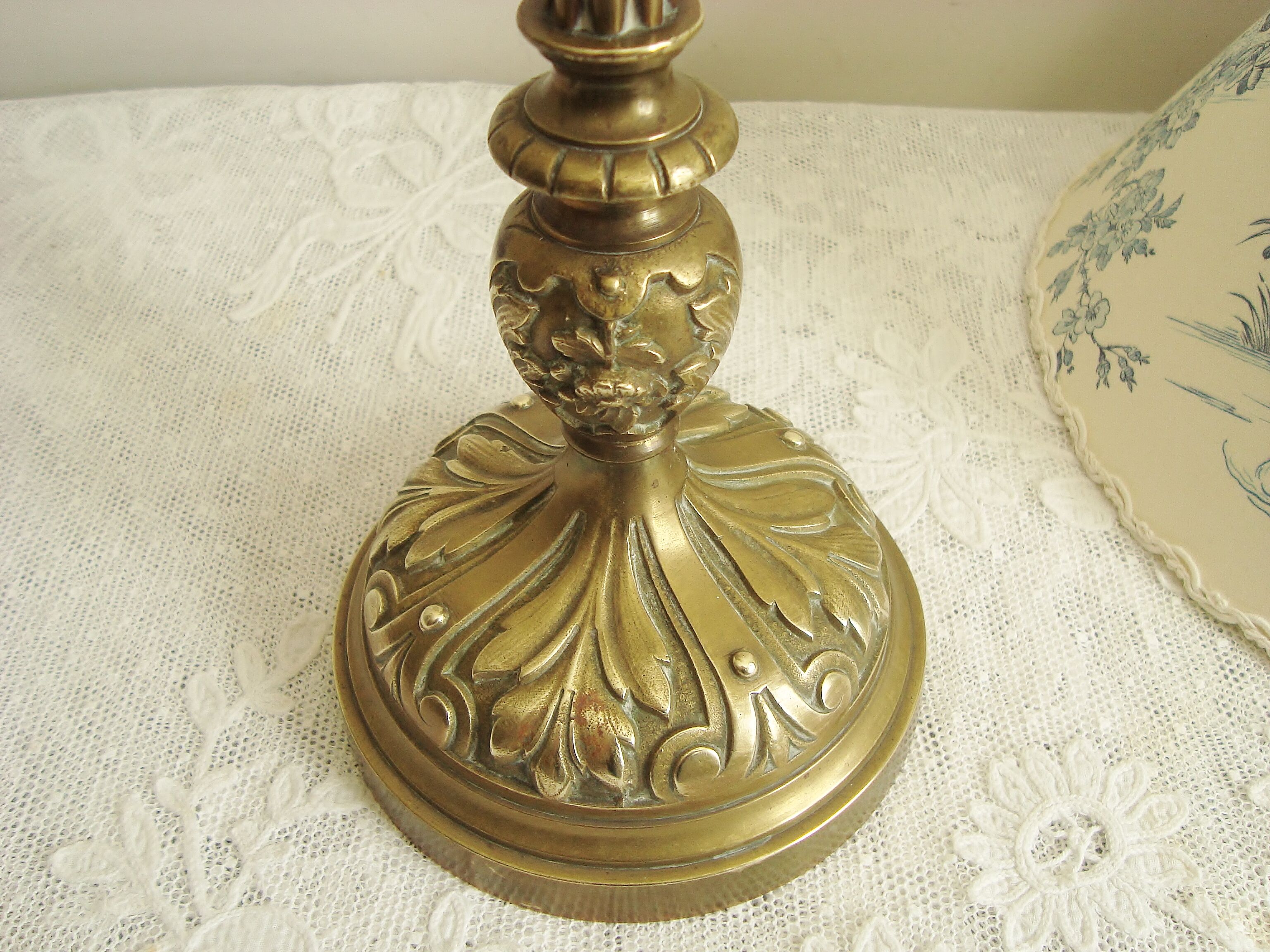 Ancient bronze lamp with its blue Jouy canvas lampshade