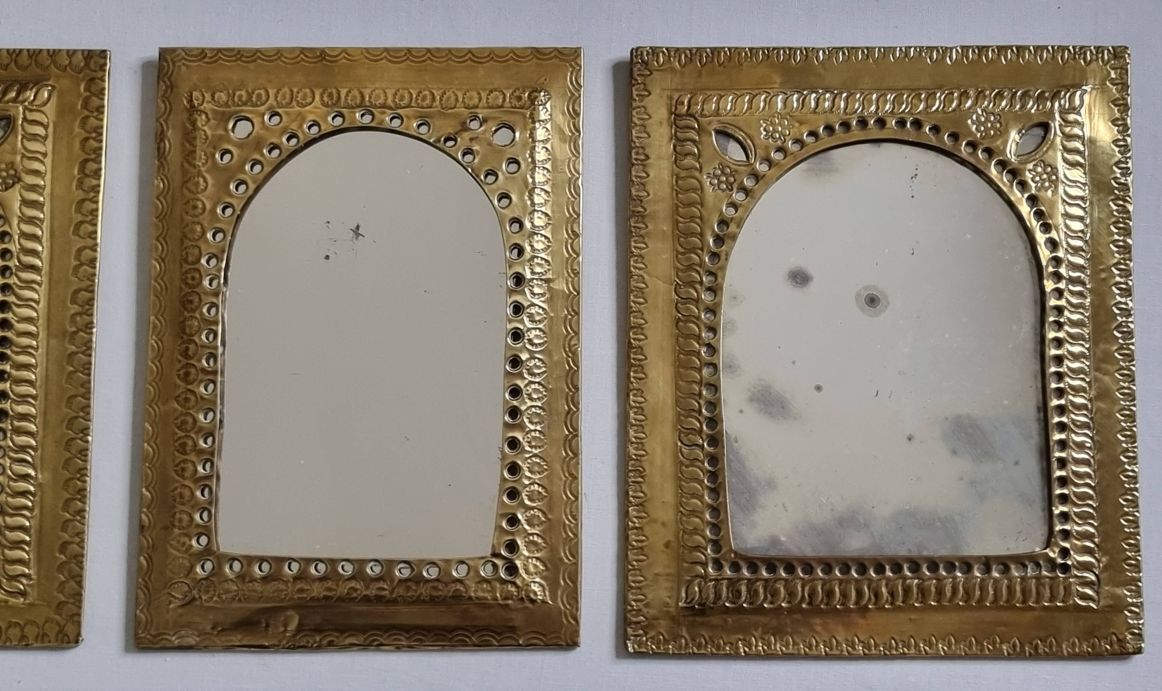 Ensemble de 3 miroirs en laiton repoussé, artisanat marocain, 20 x 25 cm
