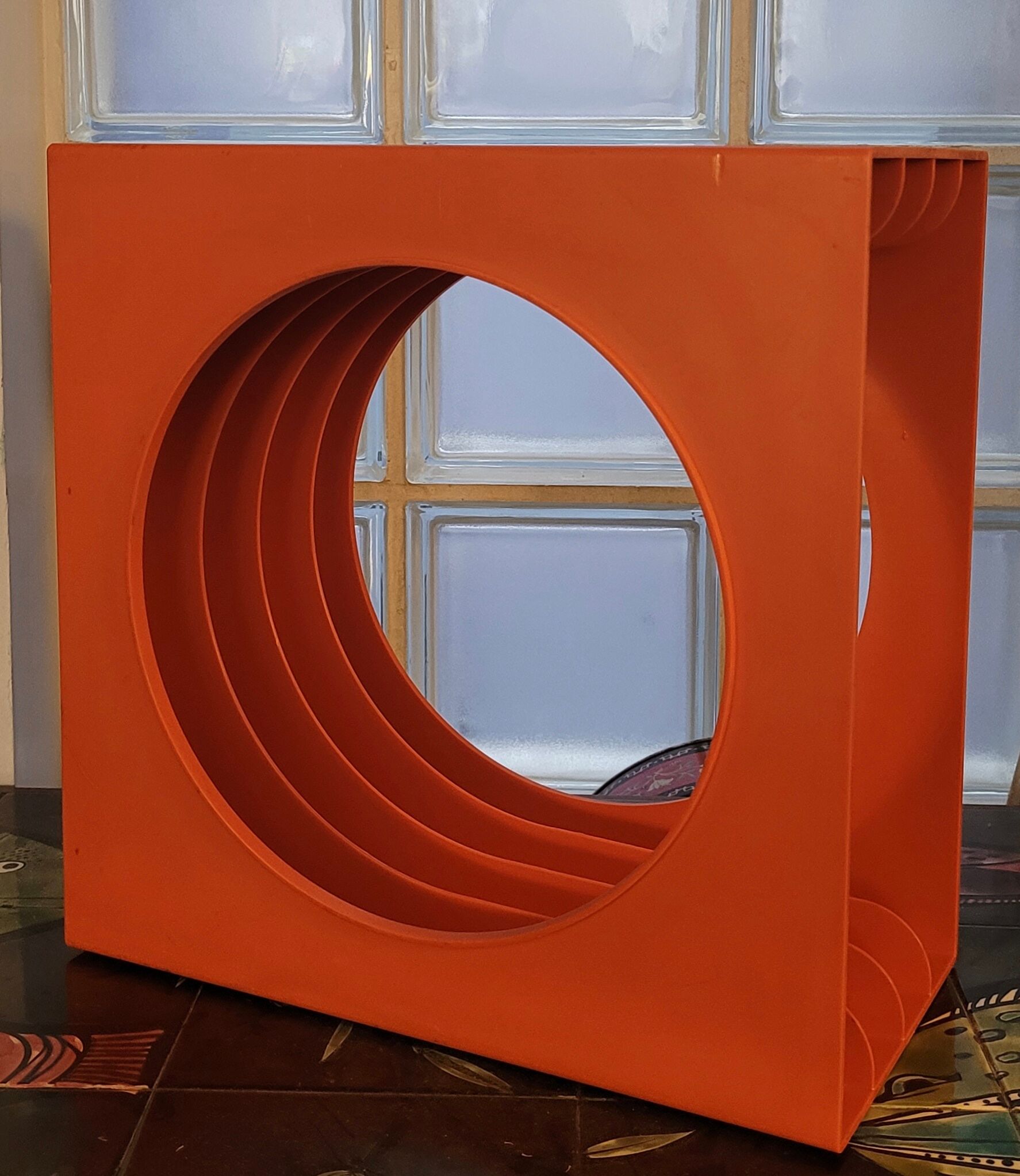 Orange vinyl holder 70s Schweizer-design