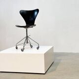 Early 3217 office chair by Arne Jacobsen