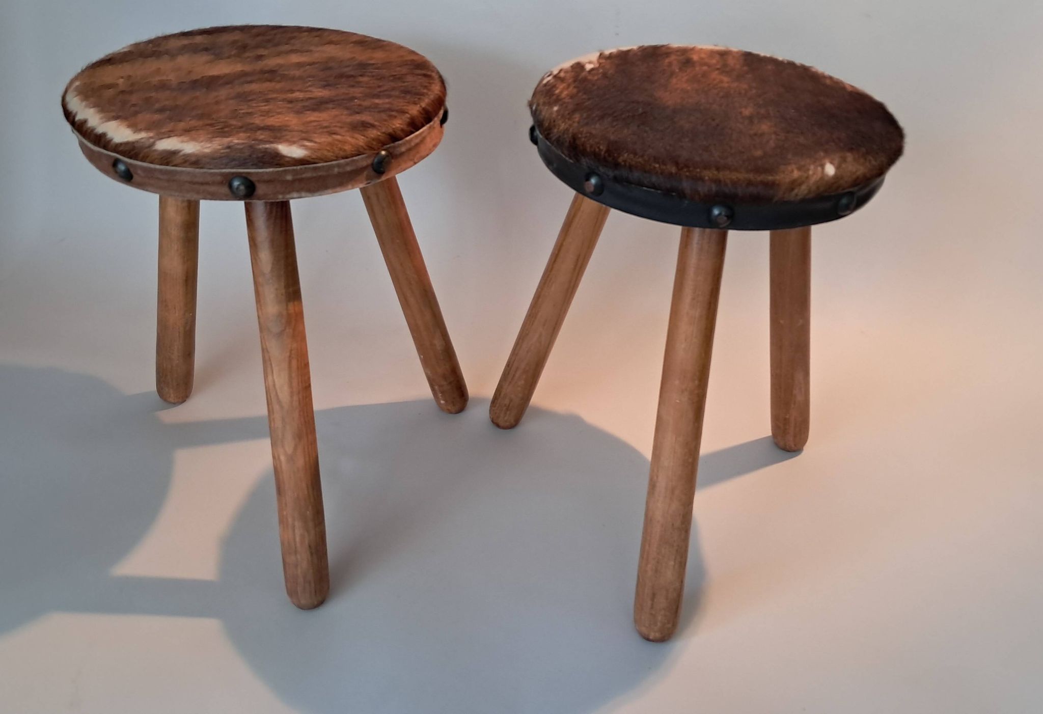 Paire de tabourets tripodes brutaliste 1950/1960.