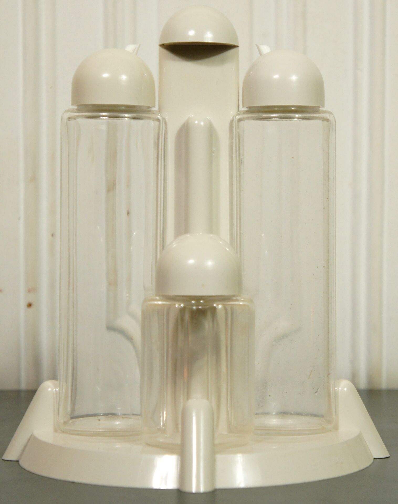 Space age Guzzini condiment servant, Italy circa 1970