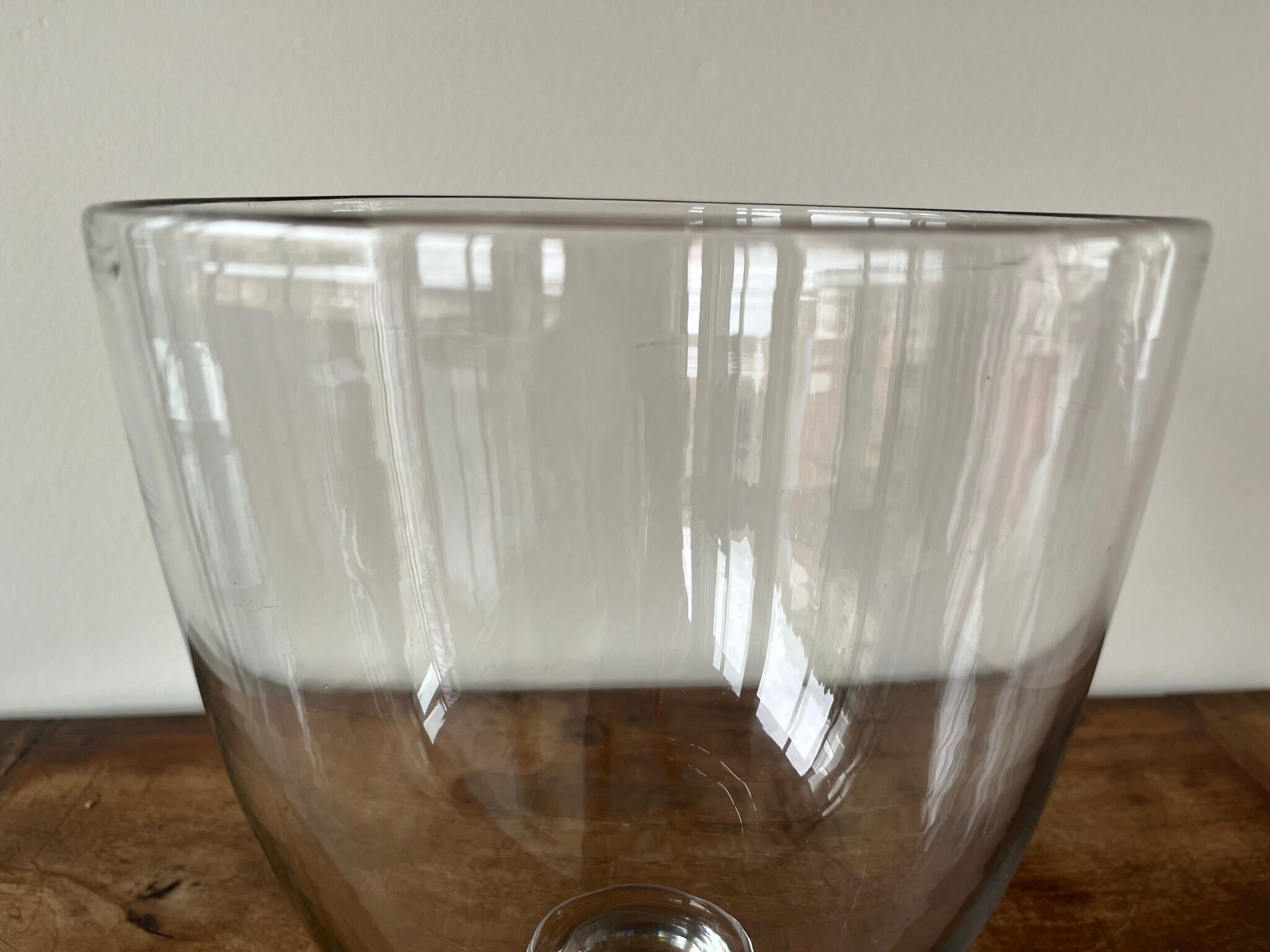 Coupe sur pied en verre épais