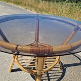 Table en rotin avec son verre fumé années 70