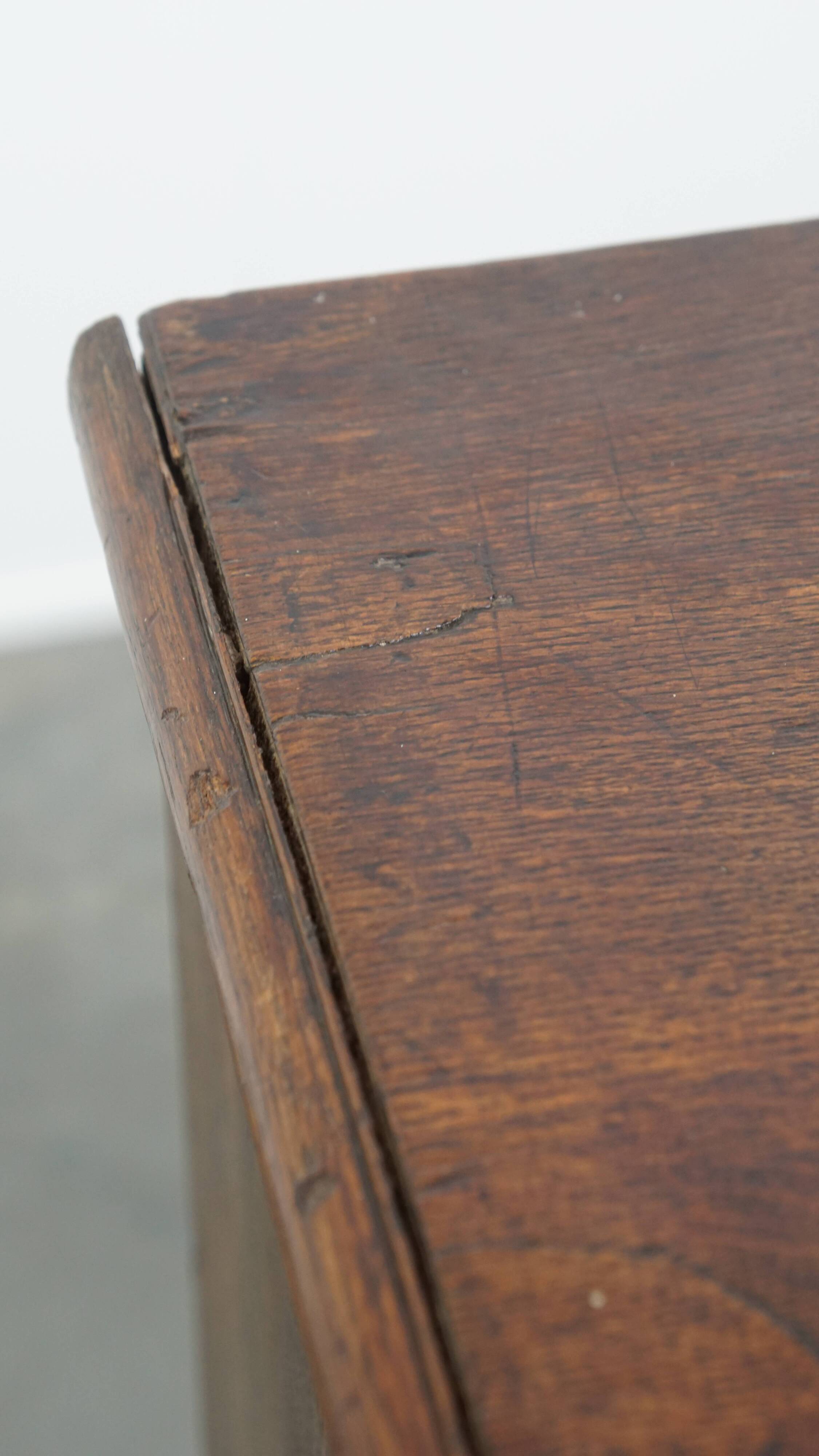 Antique English Chest of Drawers / Chest-on-Chest from the 18th Century