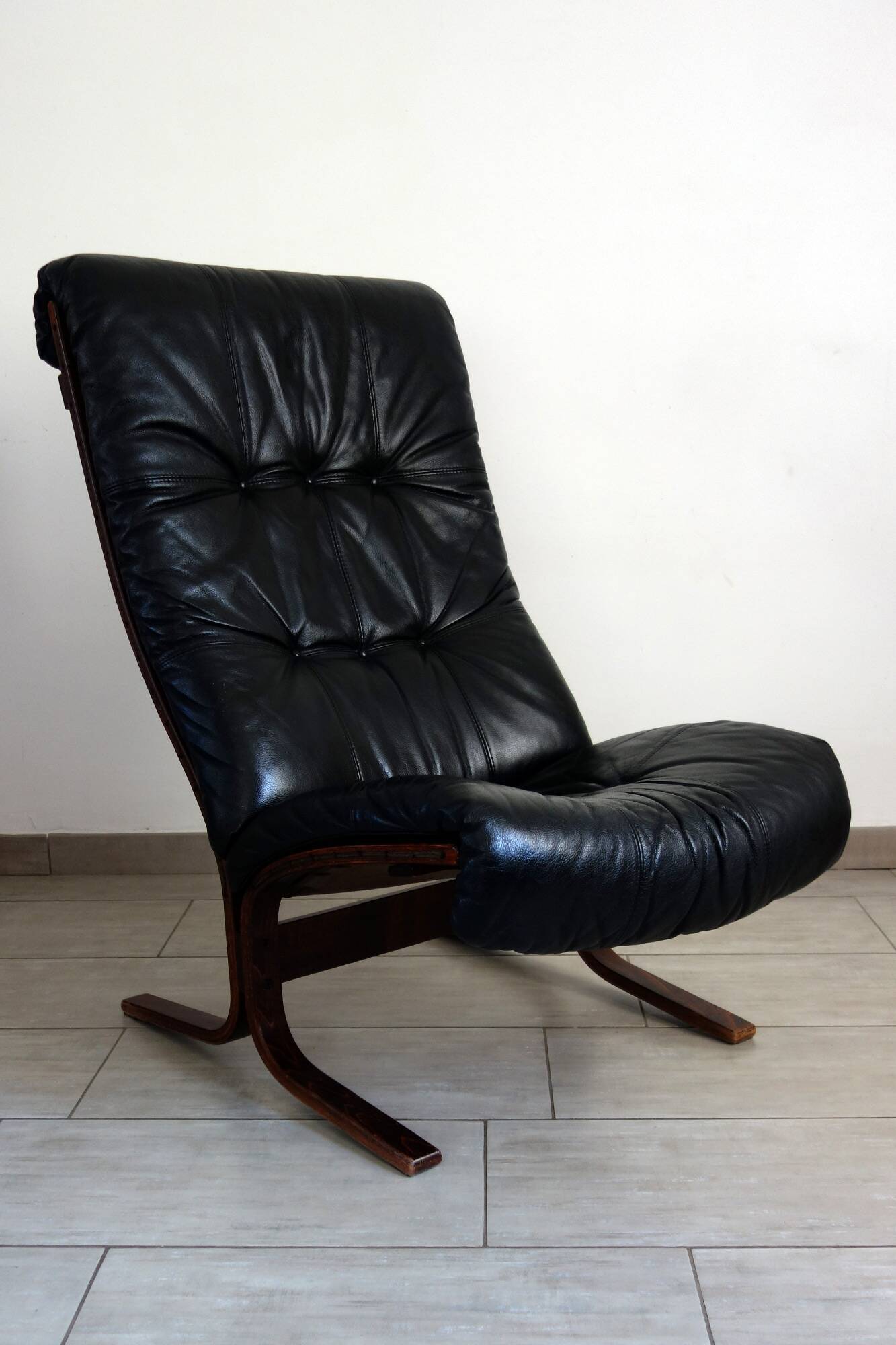 Pair of leather Siesta armchairs by Ingmar Relling for Westnofa, 1970s