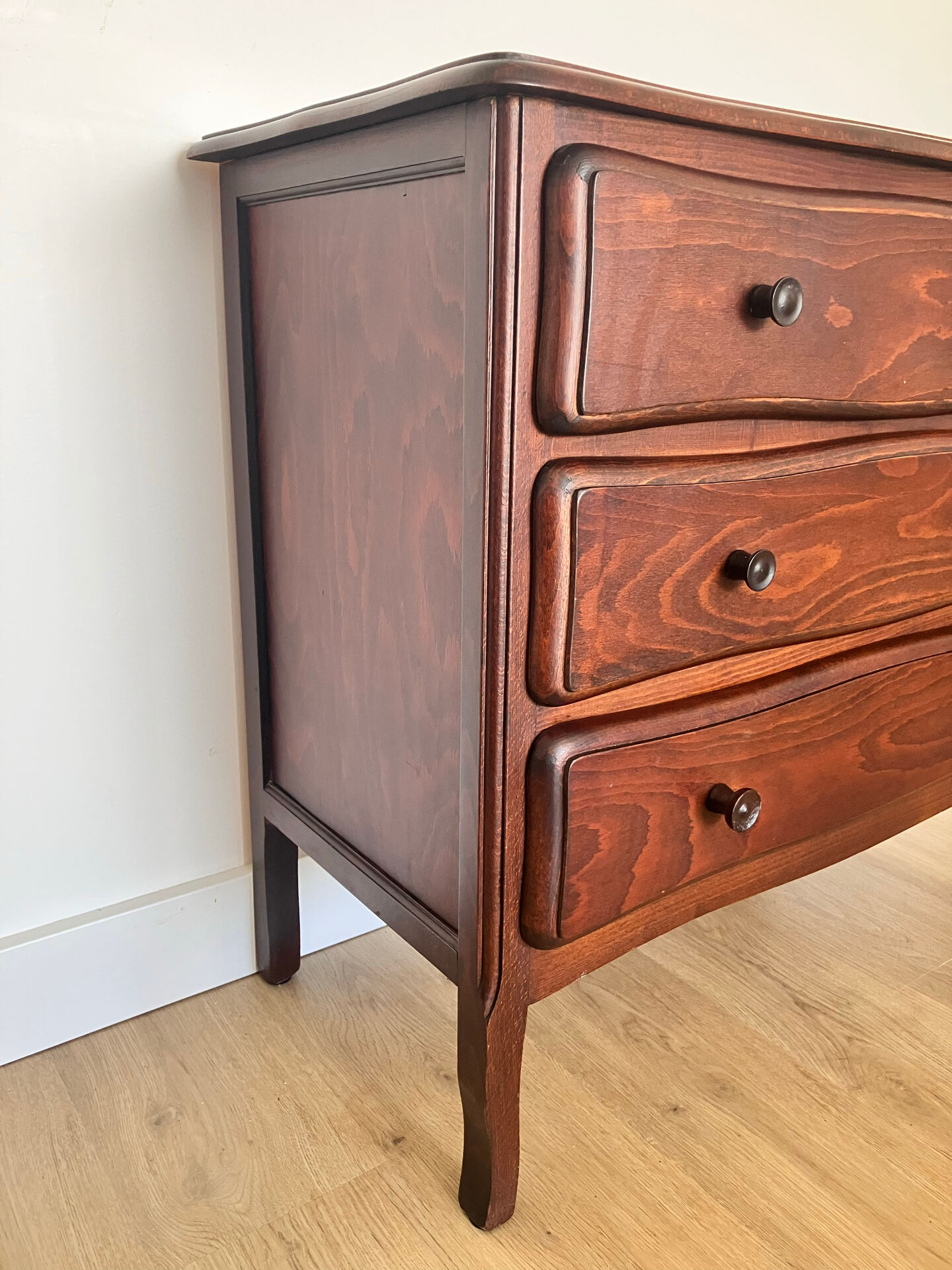 Solid wood chest of drawers