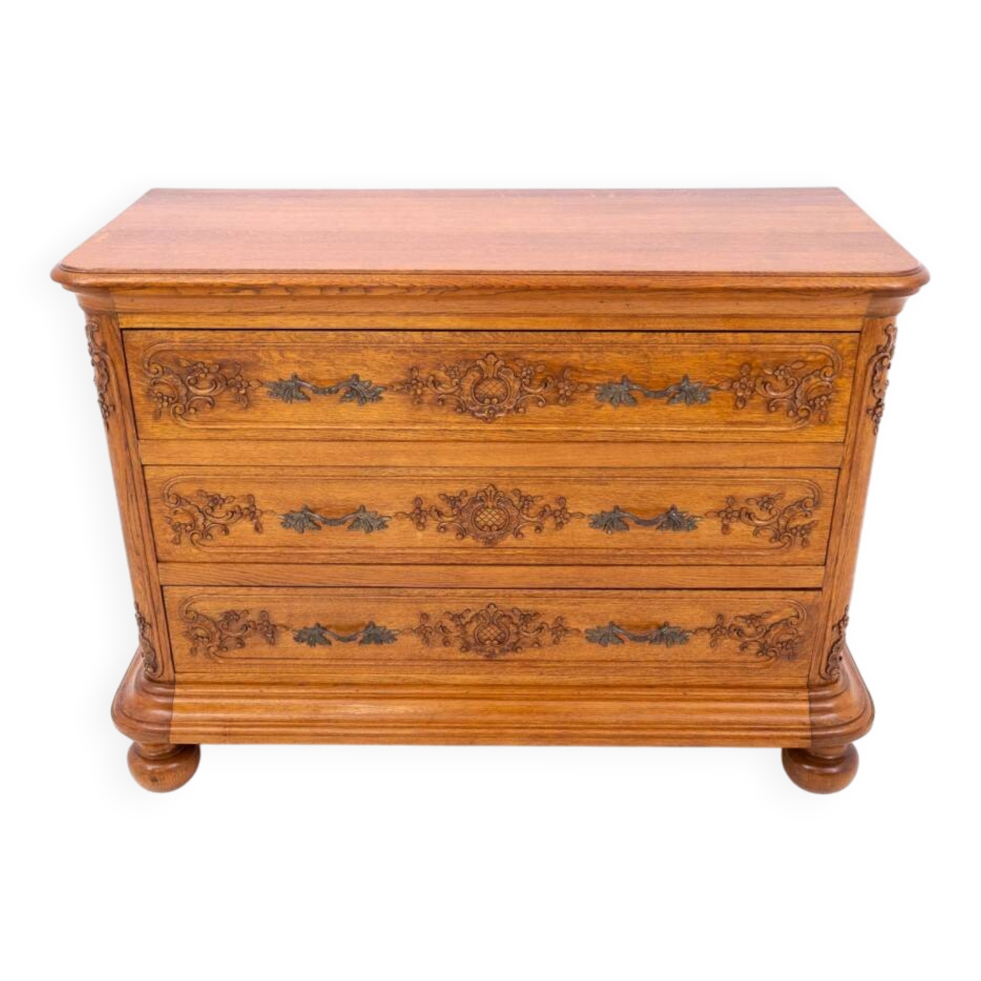 Light oak chest of drawers from the early 20th century, Western Europe. After renovation.