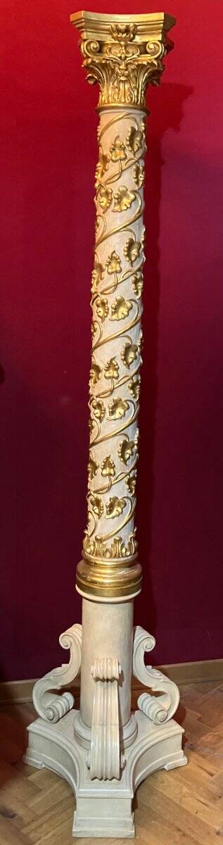 Italian Pedestal Column in White Lacquer and Gold Leaf