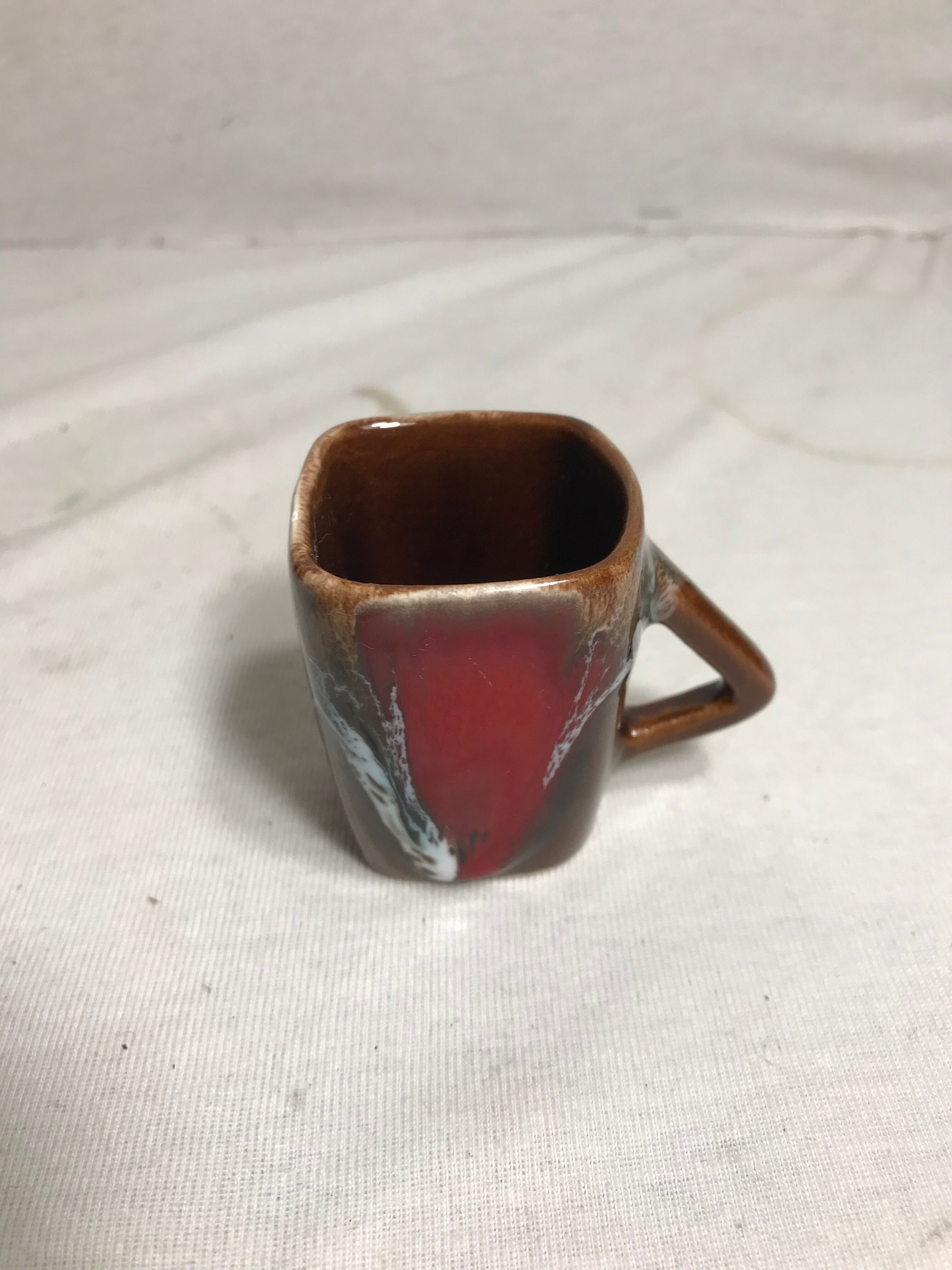 Bottle with 6 cups ceramic