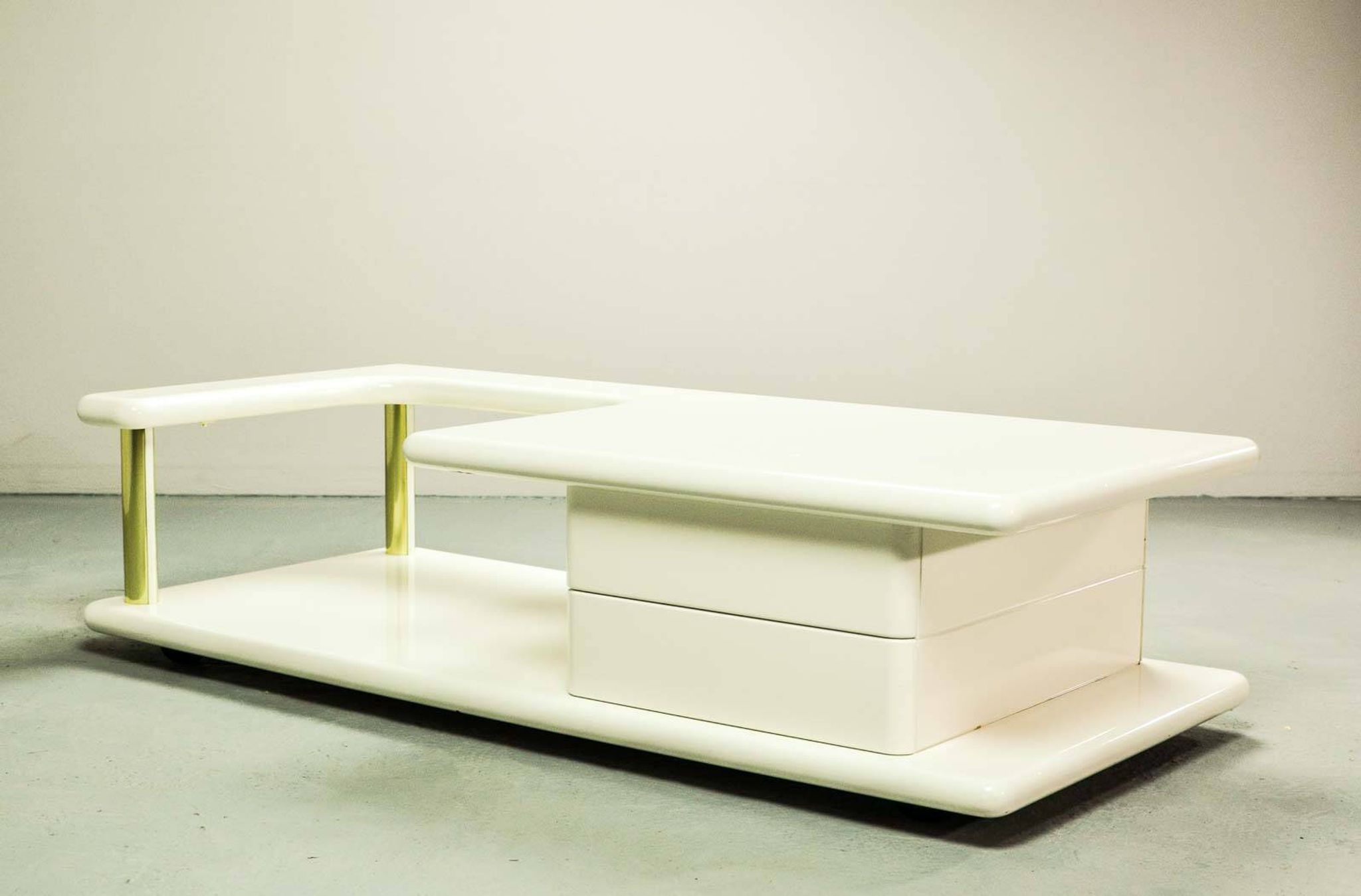 White High Gloss Free Form Italian Design Coffee Table w. Brass Accents 70s