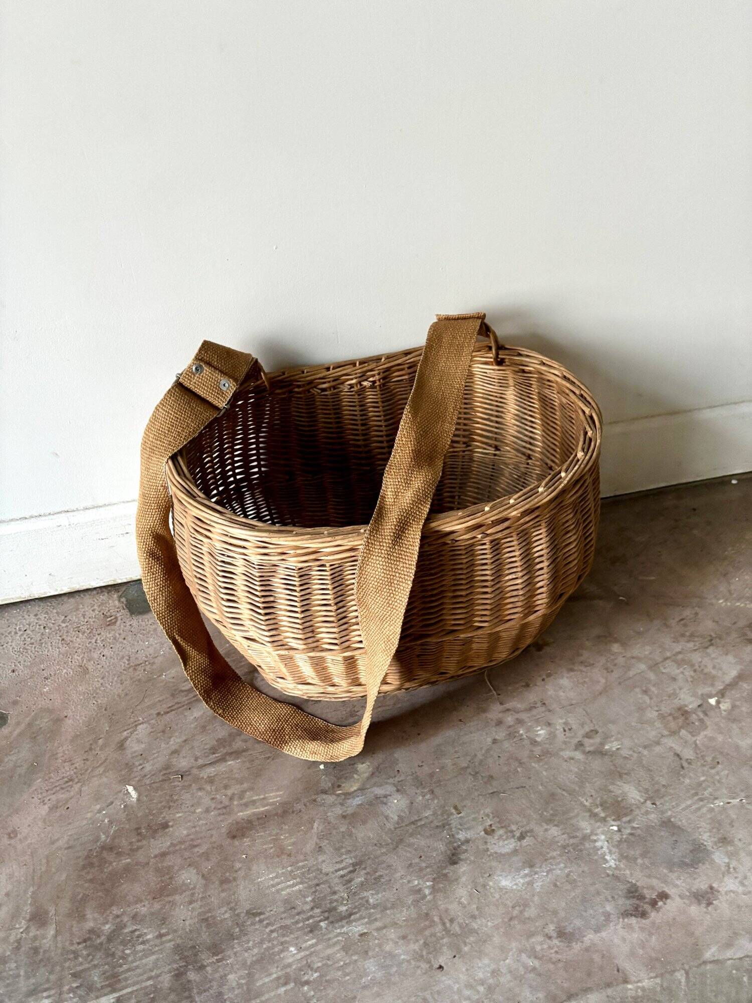 Woven wicker harvest basket