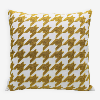 Cushion cover with houndstooth pattern.