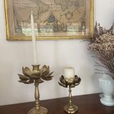 Set de deux anciens bougeoirs fleurs de lotus en laiton