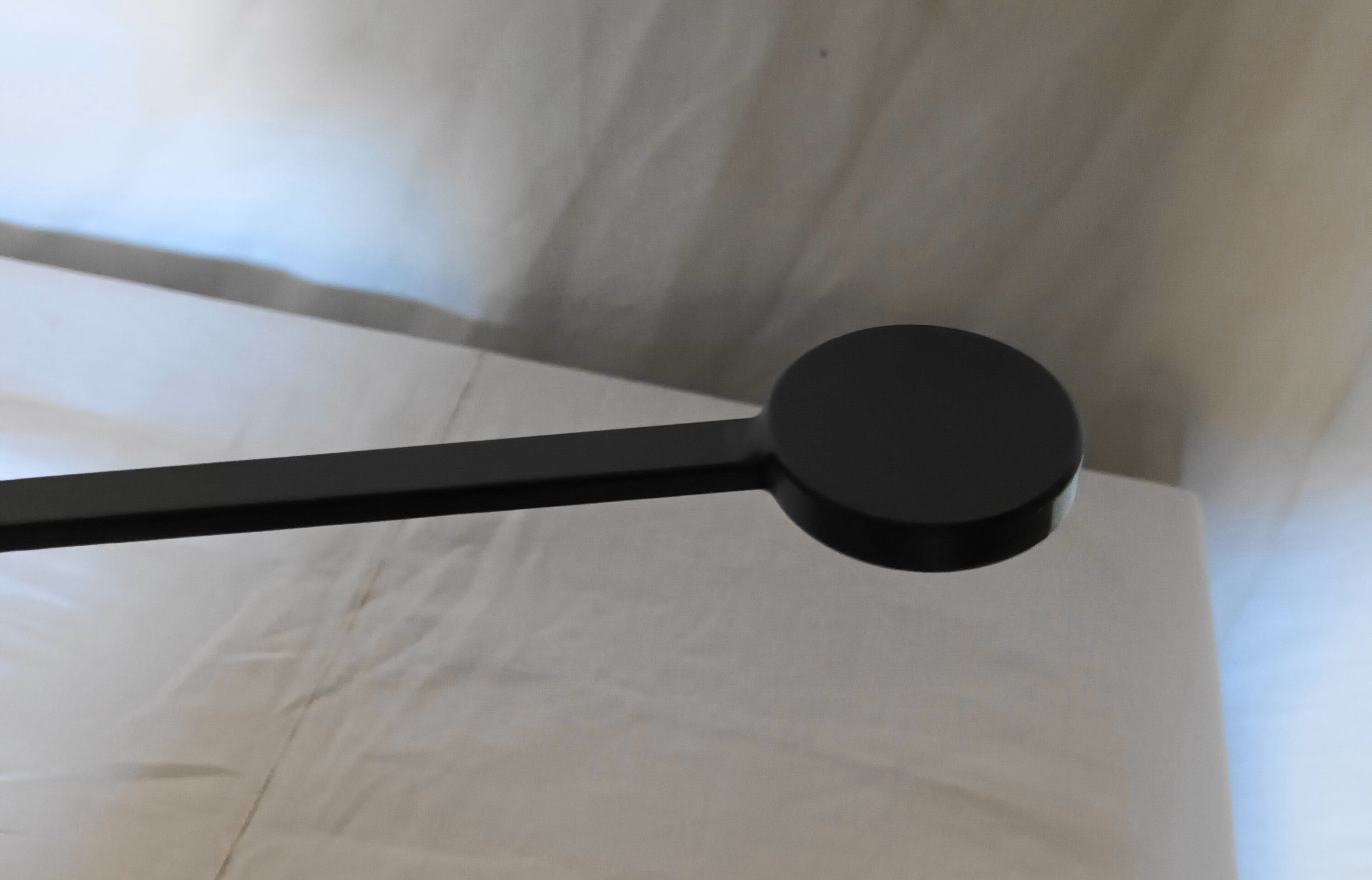 Rodolfo Bonetto's pendulum desk lamp for Guzzini, 80s