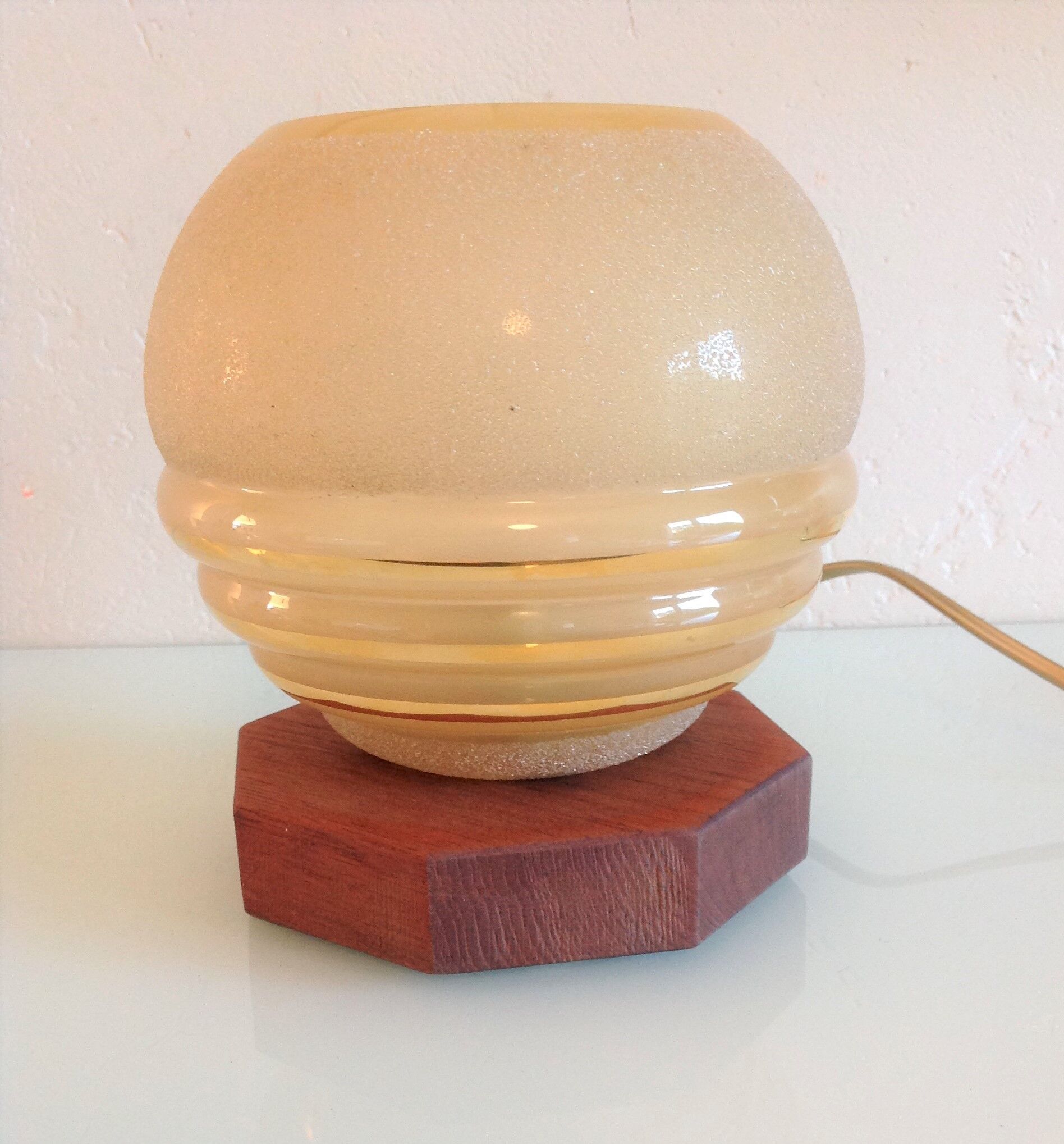 Bedside lamp globe in beige granite glass art deco style