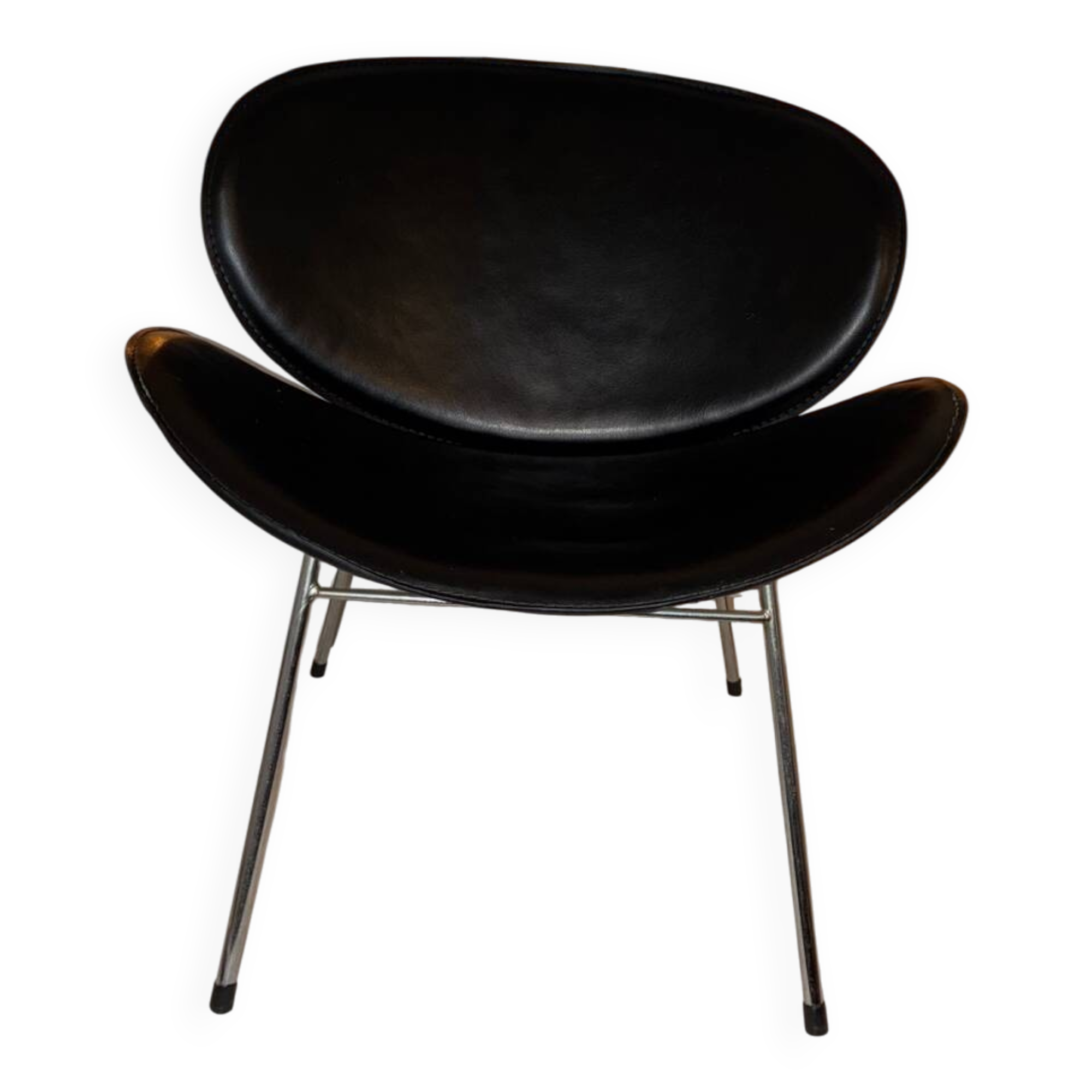 Fauteuil vintage design scandinave en cuir noir – style Arne Jacobsen