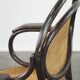 Chaise de bistrot au design vintage en bois courbé, très charmante et élégante, avec accoudoirs confortables